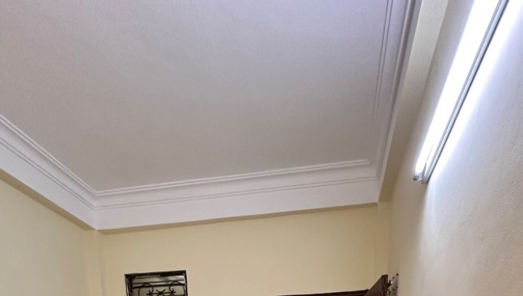 Cho thuê nhà tại ngõ 192 Lê Trọng Tấn, 4 tầng, 40m2, 5 ngủ, 3 WC giá chỉ 10.5 triệu